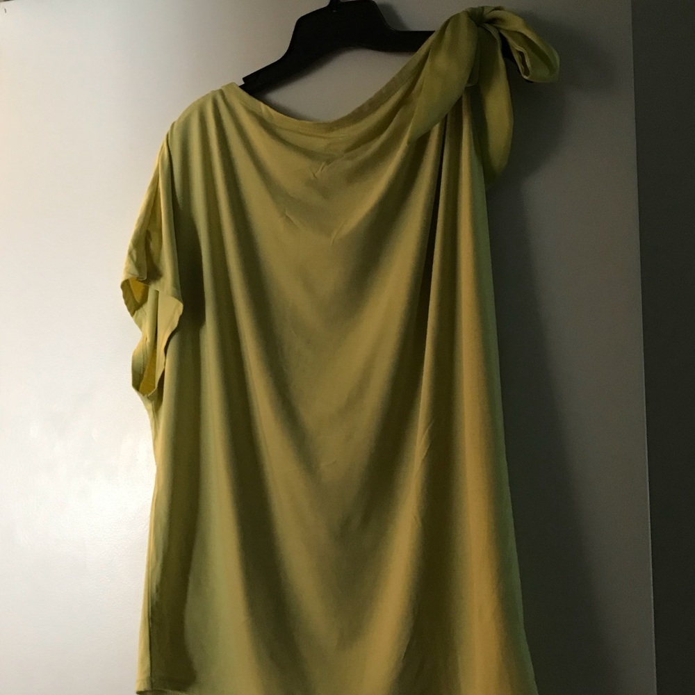 Ribboned top